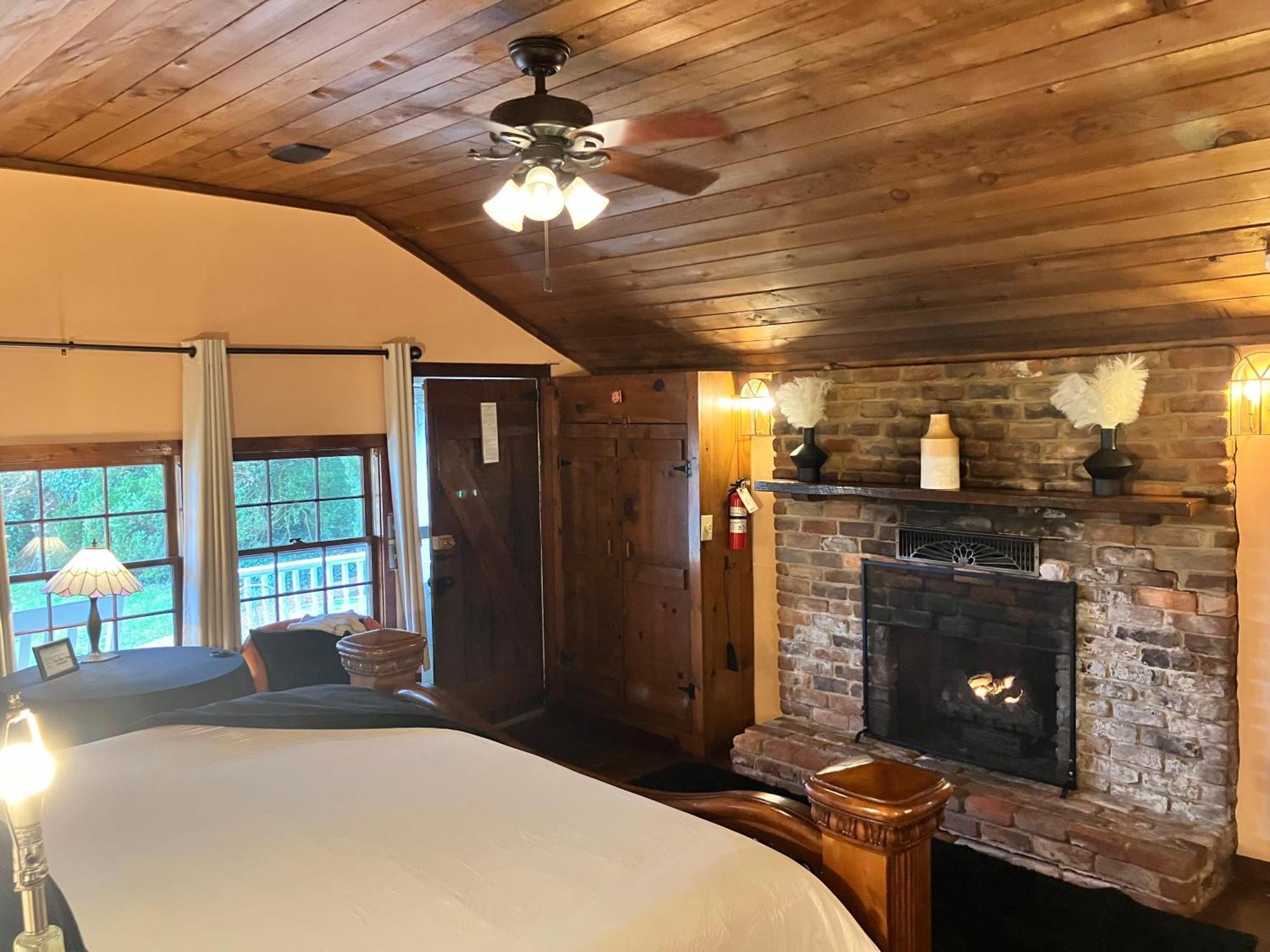 Prospect Hill Inn & Restaurant Zion Crossroads Екстериор снимка